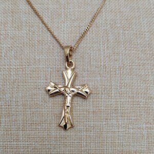 Crucifix Pendant Jesus Christ INRI Cross Waterproof Jewelry, Collier crucifix imperméable pendentif croix avec Jesus