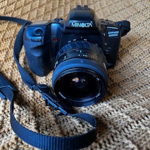 Minolta Dynax 500si w/ AF 28-80mm Macro Lens