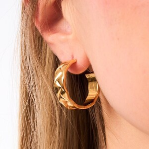 Mejuri boyfriend hotsell mini hoops