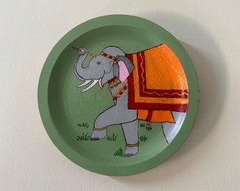 Éléphant indien sur assiettes en bois, décoration murale/Peinture folklorique indienne/ peinture à la main d'éléphant/ Décoration murale indienne/ Plaques murales décoratives