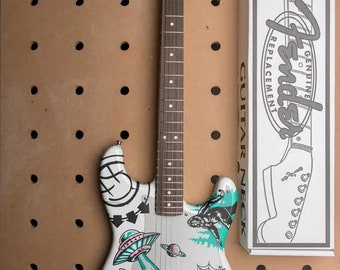 Custom build Stratocaster blink 182 with hand drawn design