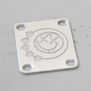 Blink 182 smiley Starcaster Mark hoppus jazz bass Delonge guitar Chrome