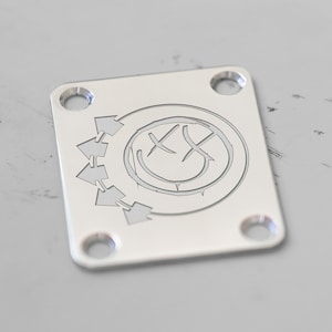 Blink 182 smiley logo guitar/bass neck plate