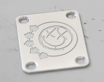 Blink 182 smiley Starcaster Mark hoppus jazz bass Delonge guitar