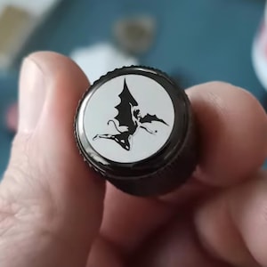 Your logo engraved on One Custom guitar knob for bass, guitar, telecaster, stratocaster, Gibson, 6,35mm 1/4" compatible metal knob