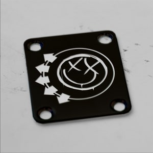 Blink 182 smiley Starcaster Mark hoppus jazz bass Delonge guitar Black