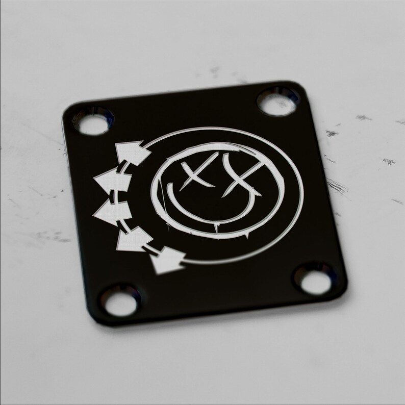 Blink 182 smiley Starcaster Mark hoppus jazz bass Delonge guitar Black