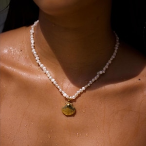 SeaShell Necklace, 18k Gold Plated Pendant, Freshwater Pearl, Ocean Jewelry, Waterproof Beach Choker, Handmade, Tropical, Adjustable