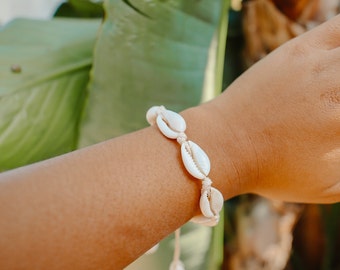 Bracelet ras de cou en corde de cire tressée avec coquillages cauris, îles tropicales réglables, plage d'Hawaï / Festival d'été, bracelet de vacances