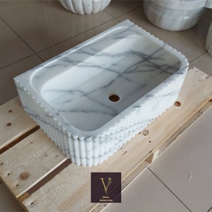 手作りのカレラ大理石製壁掛けシンク：天然石洗面台