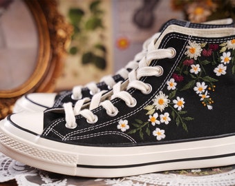 Converse Embroidered Shoes, Converse High Top Shoes,1970s Converse Chuck Taylor, Converse Customized Small Flower white daisy embroidery