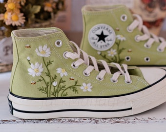 Converse Embroidered Shoes, Converse High Top Shoes,1970s Converse Chuck Taylor, Converse Customized white flower bee embroidery