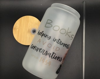 Books helping introverts avoid conversations since 1454 Frosted Glass Tumbler | Trinkgefäß Buchzitat | Glas mit Bambusdeckel und Strohhalm
