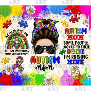 K&ouml;nnte beinhalten: Ein farbenfroher digitaler Kunstdruck mit einem Regenbogen, Puzzlesteinen und einer Frau mit einem Dutt und Sonnenbrille. Der Text lautet "We wear blue for Autism Awareness Accept Understand Love" und "Autism Mom Some people look up to their heroes I'm raising mine".