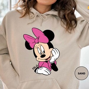 Comfort Colors Minnie Mouse T Shirt, Disney Minnie Shirt, Minnie Checkered Shirt, Disney Gift Shirts, Disney Shirts , Minnie Shirt Bild 3