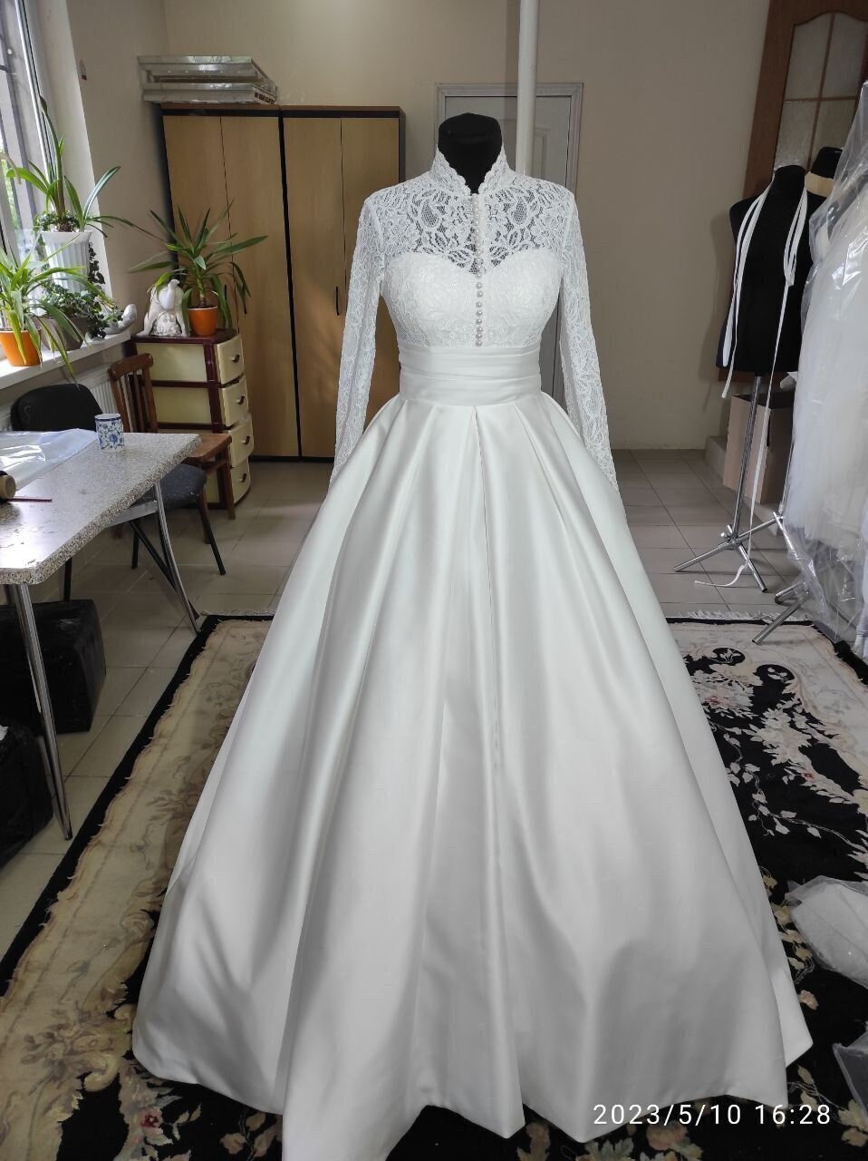 High neck  long sleeves  chantilly lace classic wedding dress, atlas  skirt,romantic and boho, Grace Kelly lace-bodice ballgown,mockneck