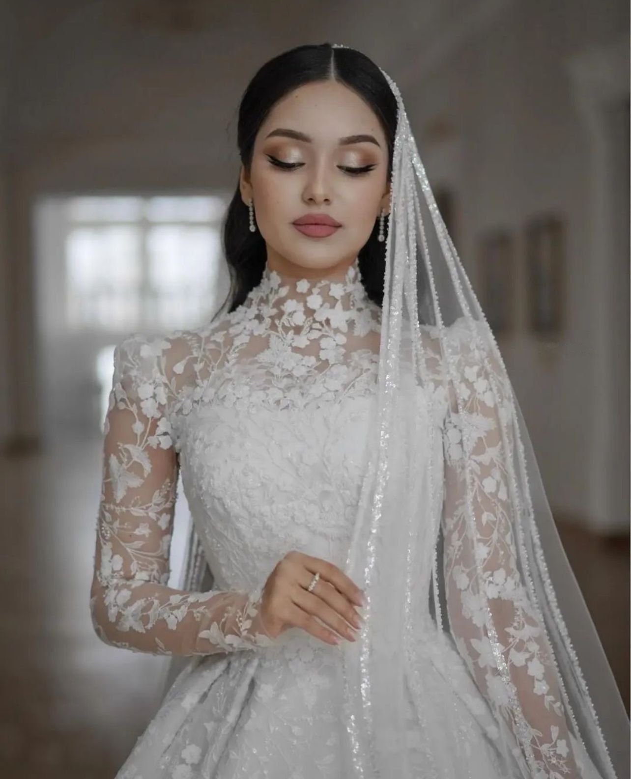 High Neckline Flower Lace Wedding Gown: Long Sleeve Elegant Bridal Dress