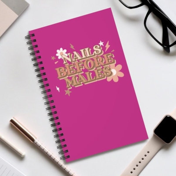 „Nails before Evils“-Tagebuch, halten Sie Ihren Terminkalender voll und organisiert, Geschenk für Nageltechniker, ein Nageltechniker, der für Kundenlisten und -präferenzen unverzichtbar ist