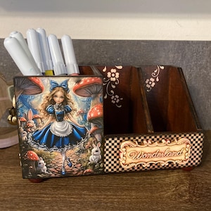 Supporto da tavolo per matite e penne, Portapenne per bambine, Organizer da scrivania Alice nel paese delle meraviglie, Portapennelli per il trucco, Porta cosmetici
