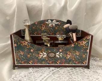 Makeup Organizer with floral design, Makeup Brush Stand, Elegant and functional cosmetic holder for vanity, Perfect Makeup Gift for her