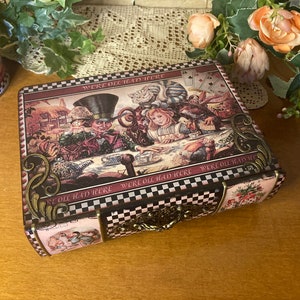 Allice in Wonderland Jewelry box, Cheshire Cat Trinket box, Tea Party, Mad Hatter Keepsake Box, White rabbit, Memory box, Baby nursery Decor