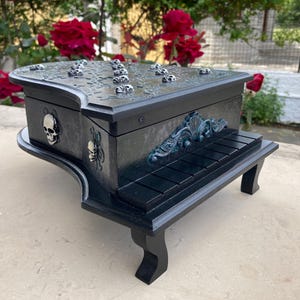 Gotische sieraden pianodoos, zwarte ring opslag, piano schatkist, hekserijdoos, cadeau voor haar, cadeau gotische minnaar, Victoriaanse huisdoos