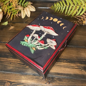 Tarot card box Mushroom, Mushroom moon phase box, Tarot card holder, Jewelry box for her, Wooden Keepsake box, Spiritual Gift
