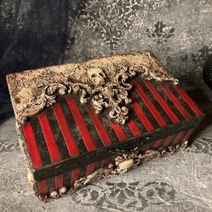 Scatola dei tarocchi del teschio nero e rosso, scatola dei gioielli gotica, scatola della stregoneria, decorazione di Halloween, scatola della strega dei tarocchi, scatola regalo gotica