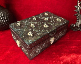 Skull jewelry box, Gothic storage box, Tarot card box, Trinket box, Gift for Her, Gifts for goth, Dark Storage, Horror, Halloween