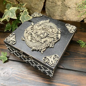 Portagioie con segno zodiacale Pesci, scatola dei ricordi con segno zodiacale, scatola dell'oroscopo, regalo di astrologia gotica per lei, scatola dell'altare dello zodiaco, segni zodiacali di nascita