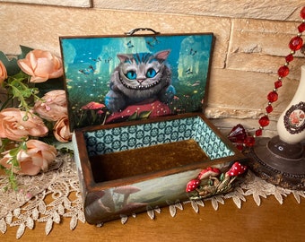 Alice in Wonderland jewelry box, Trinket Box White Rabbit, Rings holder, Kids room decor, Wonderland decor, Gift for Alice lover