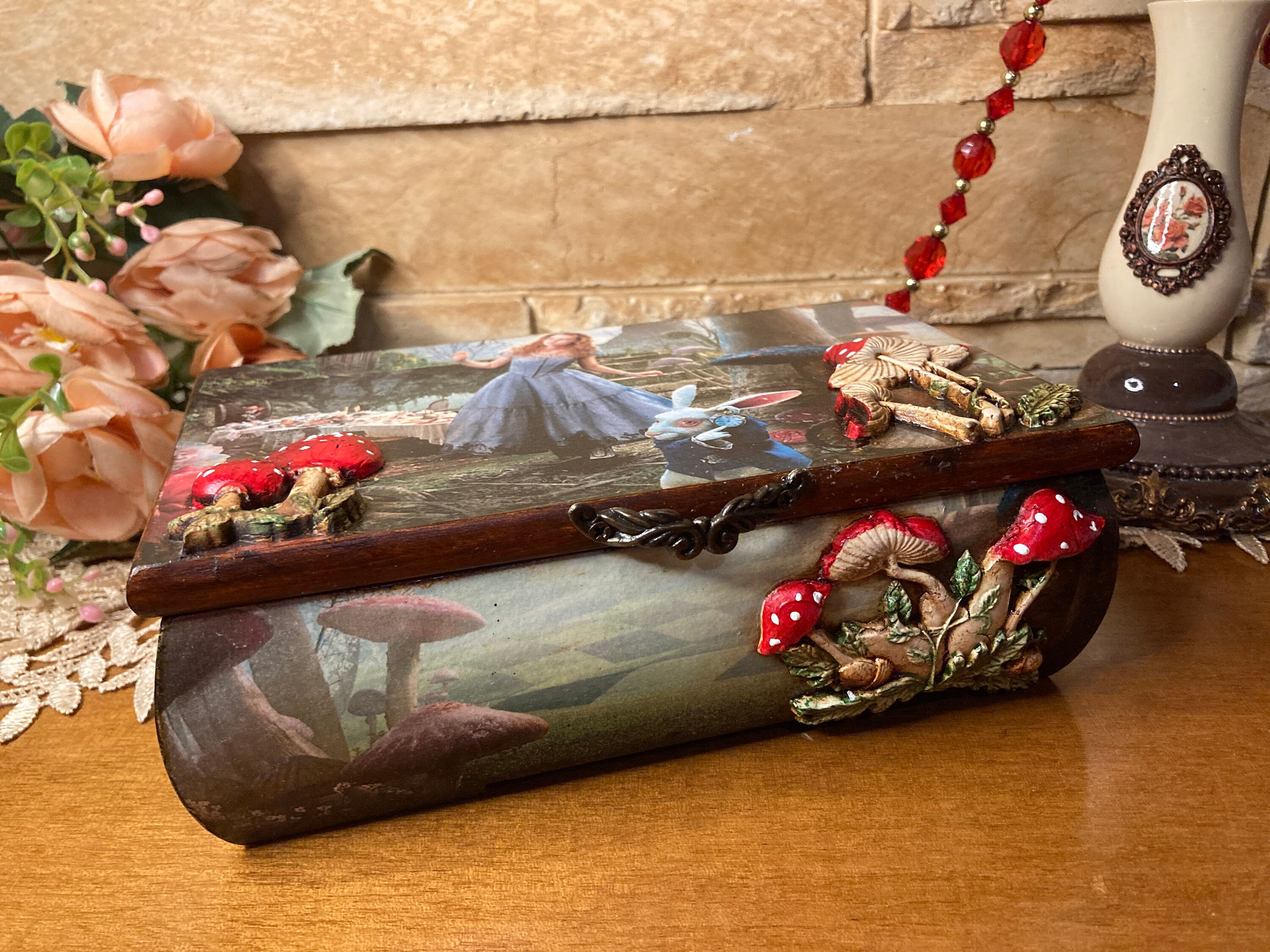 Boîte à Bagues Alice Au Pays Des Merveilles – Coffret Fiançailles Fait Main – Bois Bleu