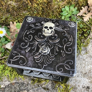 Black gothic skull Jewelry Holder, Ring box, Memory Box, Gifts for goth, Spooky, Horror bedroom decor, Gift for her, Dark Art, Halloween