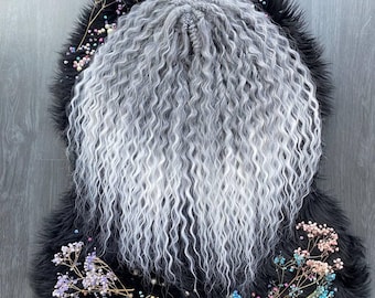 Grijze ombre krullende dreadlocks: push-up volume, extensions van synthetisch haar