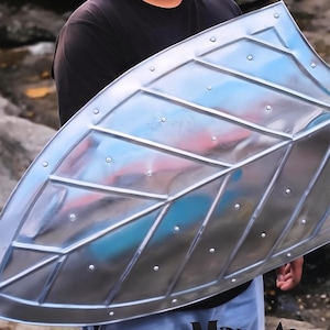 Escudo de caballero medieval / Escudo de armadura de acero hecho a mano / Escudo vikingo para cosplay / Decoración de pared medieval / Accesorio para LARP y ferias renacentistas