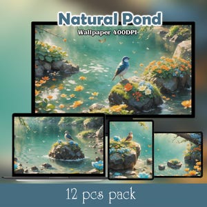 Op de afbeelding: Een digitale illustratie van een natuurlijke vijver met blauw water, groene begroeiing en kleine blauwe vogels die op rotsen zitten. De afbeelding is een behangpakket met 12 stuks.