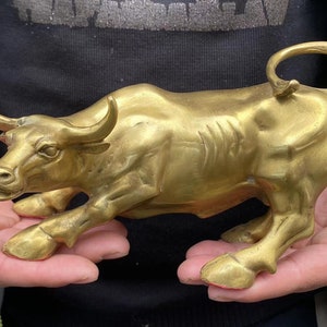 Copper Wall Street Bronze Bull Statue  Charging Bull Sculpture Home Decor, Majestic Desk Furnishings Decor Gift Bull/Cow/Ox Figure Art gift
