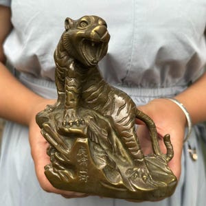 Copper tiger Statue Fortune Zodiac Tiger Fengshui Figure  wealth Decor Recumbent Big cat Retro Good Luck Housewarming Gifts ornaments  DE405