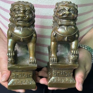 Pair Asian Copper Evil Fu Foo Dog Lion Statue Pair Signed,Old Antiques Chinese Bronze Fu Foo Dog Guardian Lion Statues,FengShui wealth DE323