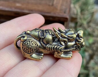 2 Pcs Copper Feng Shui Pi Yao Figurine Chinese PiXiu pendant Bronze Dragon Beast Evil Spirits Statue Amulet Wealth lucky Decor unicorn gift.