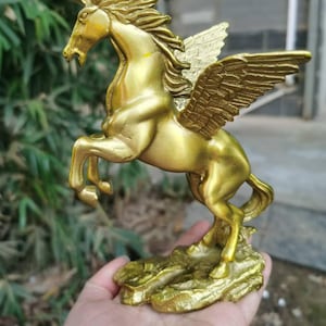 Exquisite brss Flying Horse statue Fengshui Office home Decor ornaments Animals lucky success wealth Crafts zodiac horse fortune Art gift y7