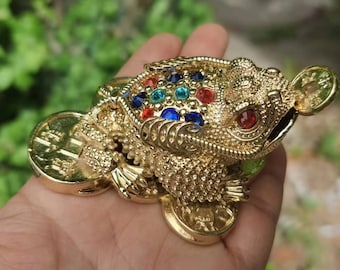 Wealth Golden Frog Toad Coin Fortune, Frog Feng Shui Toad LuckyOrnament, Three Legged Golden Toad Family Car Coffee Table Office Decor min06