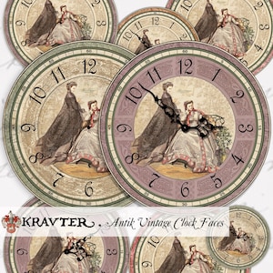 Peut inclure: Cinq cadrans d'horloge vintage avec un fond crème et des chiffres romains noirs. Chaque cadran d'horloge présente une image différente de deux femmes en vêtements du XVIIIe siècle. Les cadrans d'horloge sont décorés d'une bordure rose et verte.