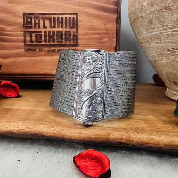 Tibetan Silver Braccialetto di Design Fatto a Mano in Argento