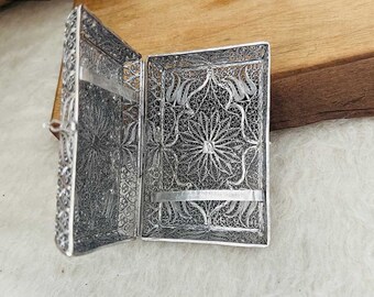 filigree cigarette case 925 Sterling Silver Filigree Cigarette Case, Turkish Artisan Openwork Case, Luxury Telkari Accessories for Smokers filigree cigarette case 925 Sterling Silver Filigree Cigarette Case, Turkish Artisan Openwork Case, Luxury Telkari Accessories for Smokers