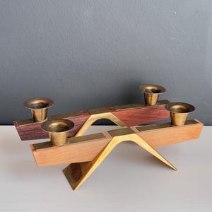 Midcentury vintage Deense teakhouten kandelaar messing kandelaars uit de jaren 60 en 70