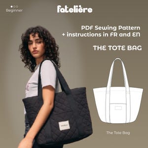 Peut inclure: Un sac fourre-tout noir matelassé avec une étiquette blanche est porté par une personne. Le sac présente un motif en losange et de longues sangles. Le texte sur l'image indique "fatelière", "PDF Sewing Pattern + instructions in FR and EN", et "THE TOTE BAG".