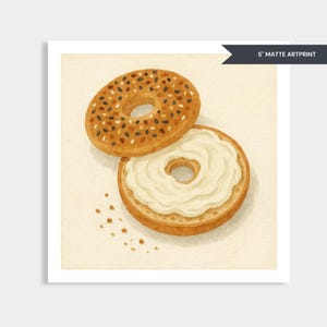 Puede incluir: Ilustración a la acuarela de un bagel, cortado por la mitad y cubierto con queso crema. La mitad superior del bagel está cubierta de semillas de sésamo y otros condimentos. La impresión artística está etiquetada como "5" MATTE ARTPRINT".