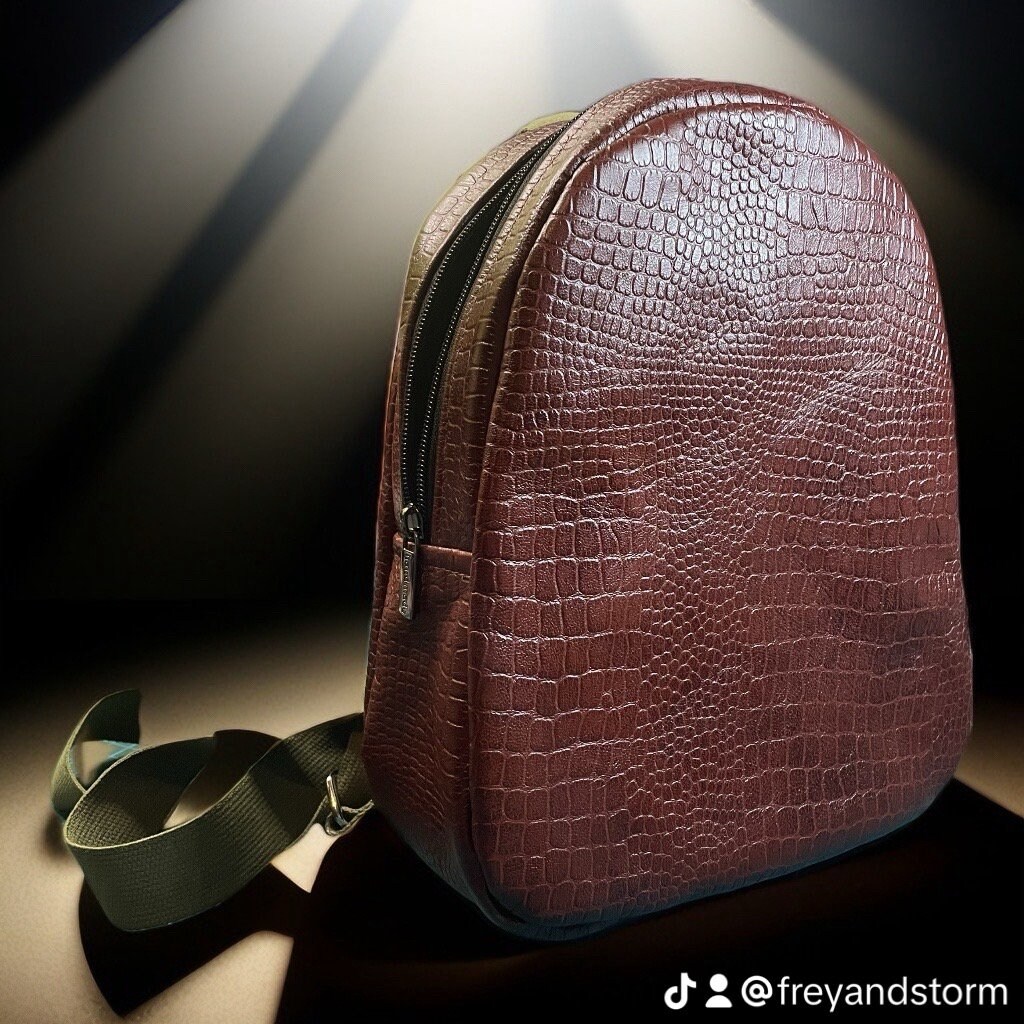 Handmade Crocodile-embossed Leather Backpack – Luxury Brown  display picture 3