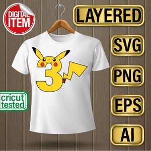 Könnte beinhalten: Ein weißes T-Shirt mit einer gelben Pikachu-Figur, die die Nummer 3 hält. Das Bild ist ein digitaler Download und enthält geschichtete SVG-, PNG-, EPS- und AI-Dateien.